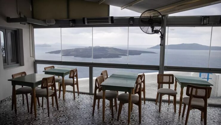 Santorini Adası’nda OHAL önlemleri artıyor: İşverenler iş sözleşmelerini askıya alabilecek