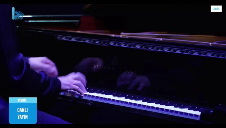 Fazıl Say’dan İznik Gölü kıyısında dünya prömiyeri: Binlerce izleyiciyle tarihi gece