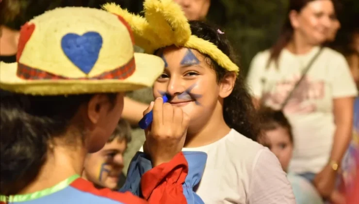 Kepez’in gezici sahne etkinliği Yükseliş Mahallesi’nde çocuklara renkli bir akşam yaşattı