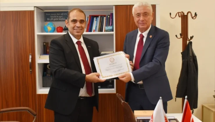 CHP Antalya İl Başkanı Nail Kamacı Mazbatasını Alarak Yeniden Göreve Başladı