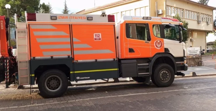 İzmir İtfaiyesi 6.1 Büyüklüğündeki Sındırgı Depremi Sonrası Destek İçin Bölgeye Sevk Edildi