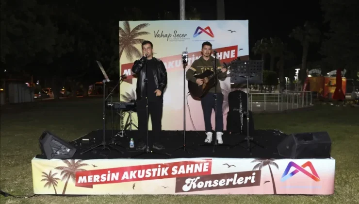 Mersin Sahilinde Akustik Sahne Konserleri Gençlerin Buluşma Noktasına Dönüştü