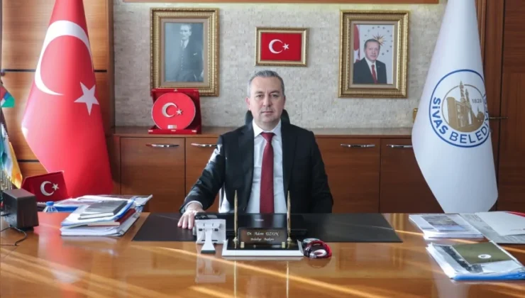 Sivas Belediye Başkanı Dr. Adem Uzun: “Cumhuriyetimizin ilelebet payidar olmasını temenni ediyorum”