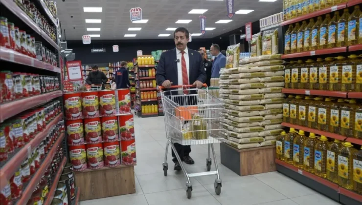 AK Parti’li Abdurrahim Fırat Erzurum Halk Pazarı Marketinde Alışveriş Yaptı: “Hem Üretici Hem Tüketici Kazanıyor”