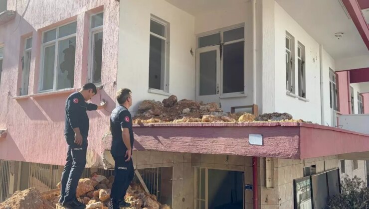 4 katlı metruk binada yangın çıktı; 1 erkek cesedi bulundu