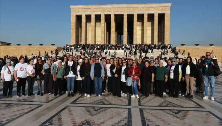 Cumhuriyet’in 102. Yılında Muğla Büyükşehir Belediyesi 102 Kadını Anıtkabir’e Götürdü