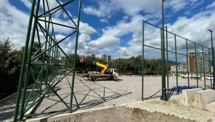 İzmir Büyükşehir Belediyesi’nden Gençlere Beş Yeni Halı Saha: Dört İlçede Spor Yatırımları Devam Ediyor