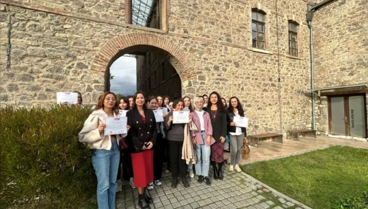 İzmir Büyükşehir Belediyesi ve Habitat Derneği İş Birliğiyle “Kadınlar Dijitalde Güçleniyor” Programı Tamamlandı