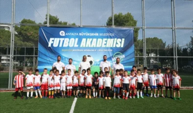 Antalya Büyükşehir Belediyesi Futbol Akademisi’nde Erken Yaşta Yetenek Gelişimi İçin Eğitim Programları Devam Ediyor