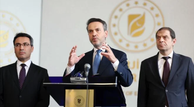 Enerji ve Tabii Kaynaklar Bakanı Alparslan Bayraktar: “650 MW’lık güneş yatırımıyla 500 bin hanenin elektrik ihtiyacı karşılanacak”