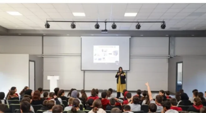 Başiskele Belediyesi’nin Okullarda Sürdürdüğü Sıfır Atık Eğitimleriyle Çocuklarda Çevre Bilinci Güçlendirilerek İlçe Genelinde Geri Dönüşüm Uygulamaları Yaygınlaştırılıyor