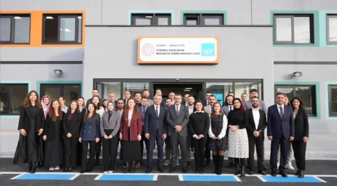 Millî Eğitim Bakanı Yusuf Tekin İstanbul Havalimanı Mesleki ve Teknik Anadolu Lisesinde Havacılık Projelerini İnceledi ve Öğrencilerle Bir Araya Geldi