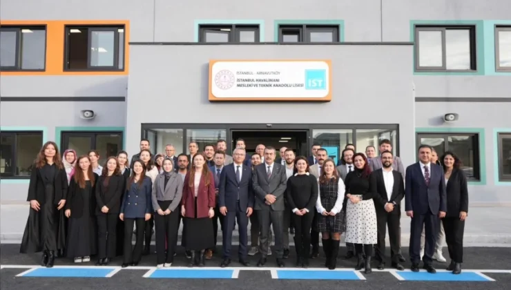 Millî Eğitim Bakanı Yusuf Tekin İstanbul Havalimanı Mesleki ve Teknik Anadolu Lisesinde Havacılık Projelerini İnceledi ve Öğrencilerle Bir Araya Geldi