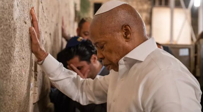 Koltuğu bırakmadan İsrail’e koştu, Eric Adams’tan tartışmalı veda