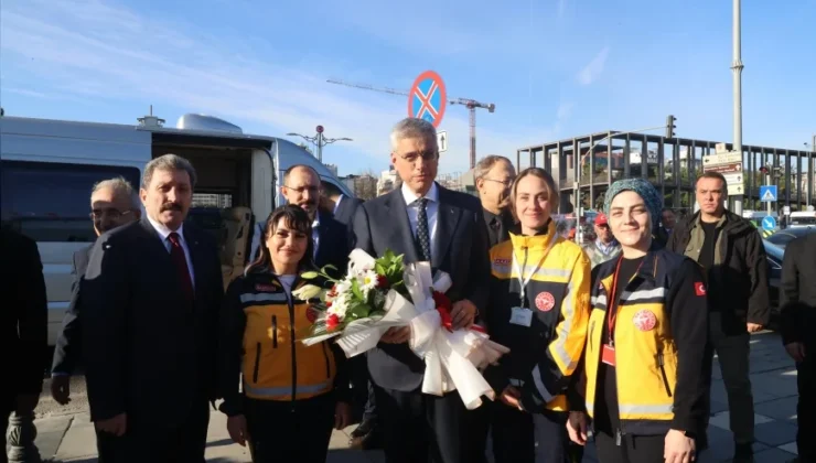 Sağlık Bakanı Kemal Memişoğlu Samsun’daki Ambulans Takdim Töreninde Acil Sağlık Hizmetlerinin Kapasite Artışını “Türkiye’nin Stratejik Yatırımı” Olarak Nitelendirdi