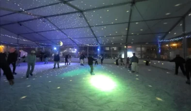 Marmaris Yeni Yıl Festivali’nde Kurulan Buz Pisti Çocuklar ve Ailelerin Buluşma Noktası Oldu