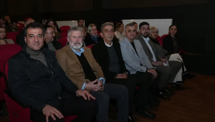 Giresun Belediyesi Şehir Tiyatrosu’ndan Yeni Sezon Galası: “Mikenden Kız Kaçırma ya da Troya Faciası” Seyirciyle Buluştu